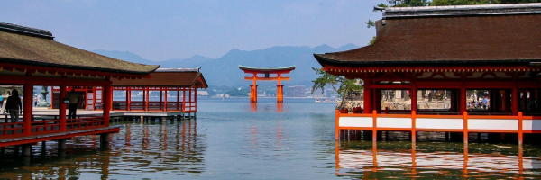 Đền Itsukushima là một trong những di sản văn hóa nổi tiếng của Nhật Bản - Nguồn Japan Guide